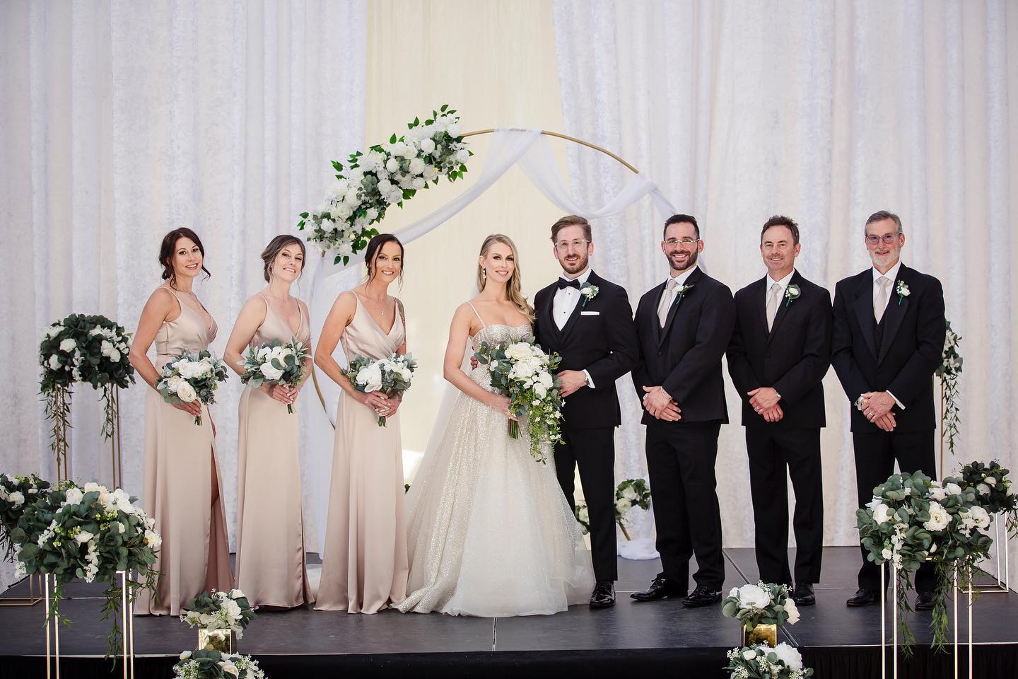 Beautiful wedding party!

#raineyartistry #nowilting #ido #nowater #petalperfection #fauxreal #foreverflorals #kcbride